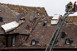 La priorité des autorités demeure la sécurisation des infrastructures à La Chaux-de-Fonds (NE), dans la mesure où l'instabilité de nombreux matériaux fait courir un danger à la population.